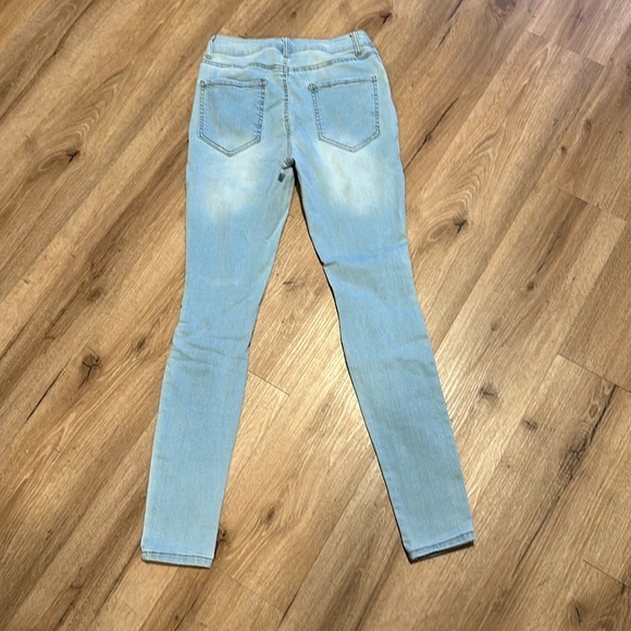 NWOT refuge DENIM Miami light wash distressed size 05 five - Picture 3 of 3